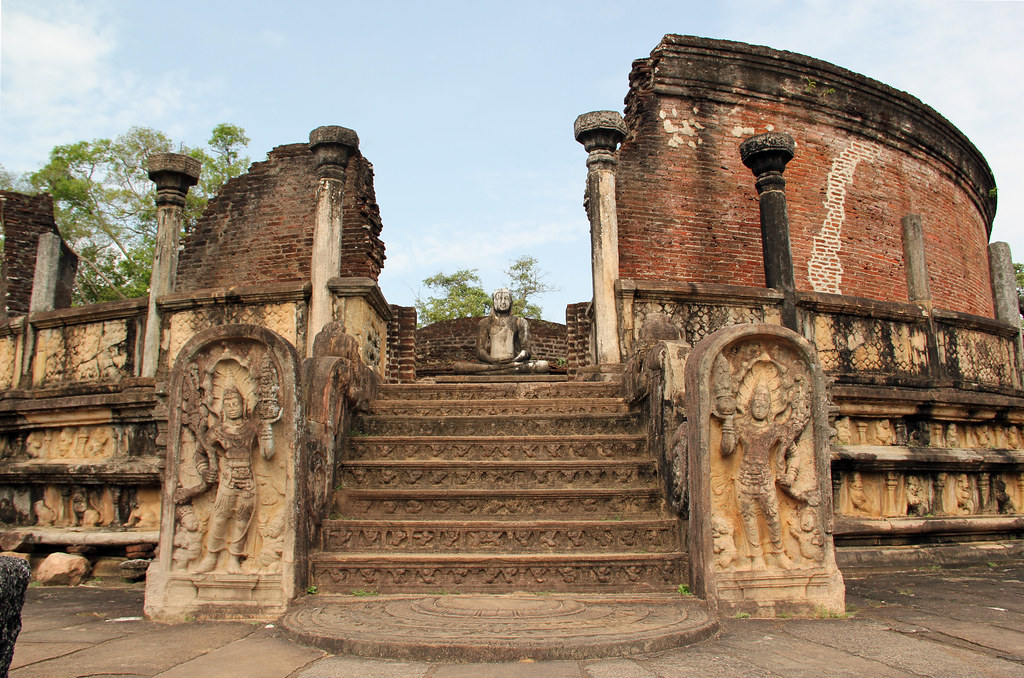 Ancient History of Sri Lanka: Kingdoms, Ruins and How to See Them cover illustration