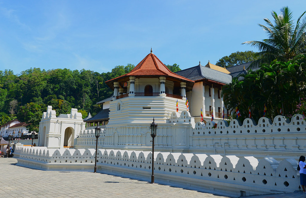 Buddhist Sri Lanka: Temples, Relics and Sacred Cities cover illustration