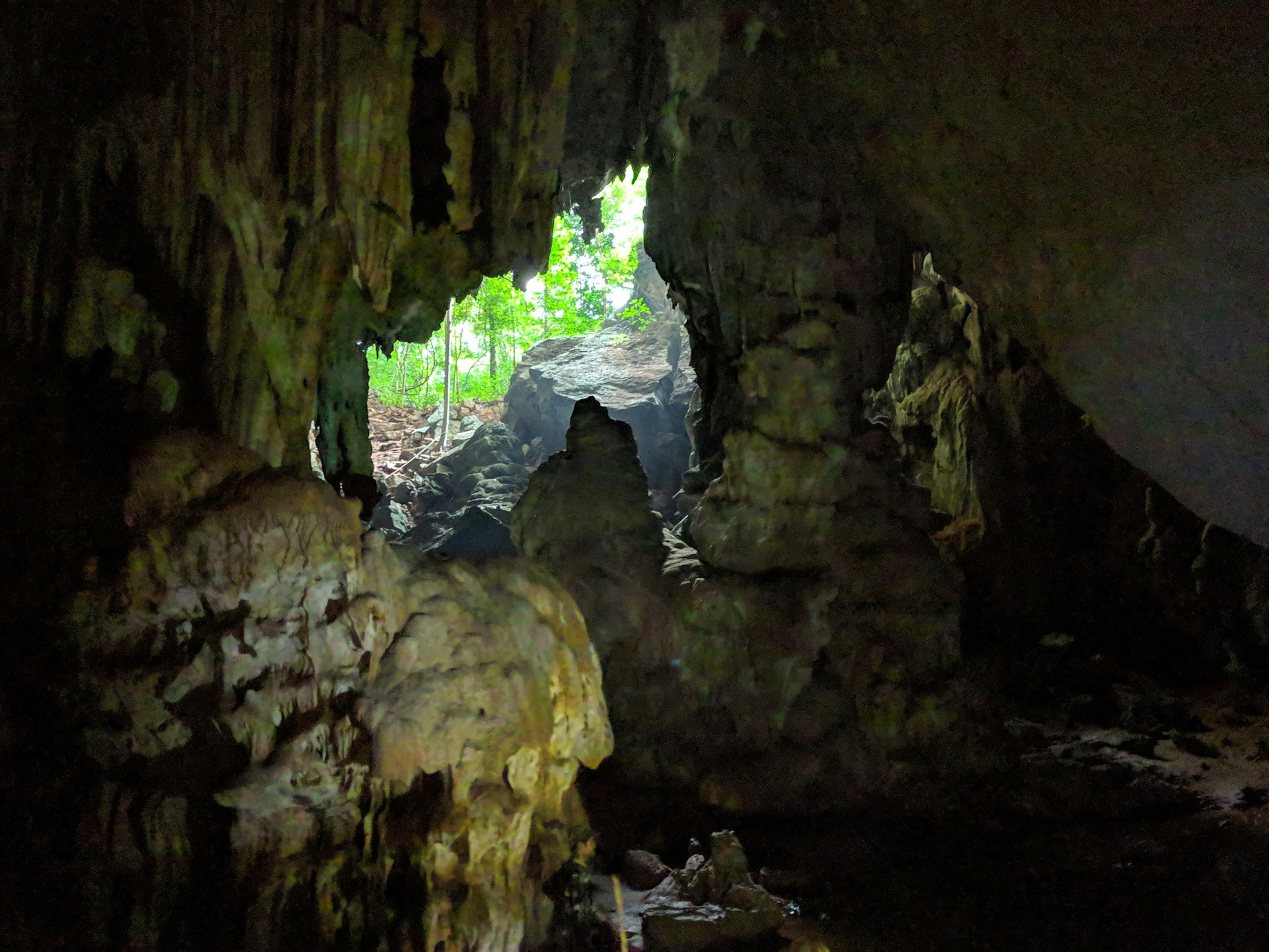 Aluvihara Rock Cave Temple cover photo