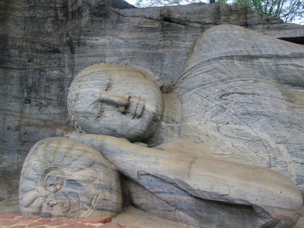 Polonnaruwa — Polonnaruwa Travel Guide cover illustration