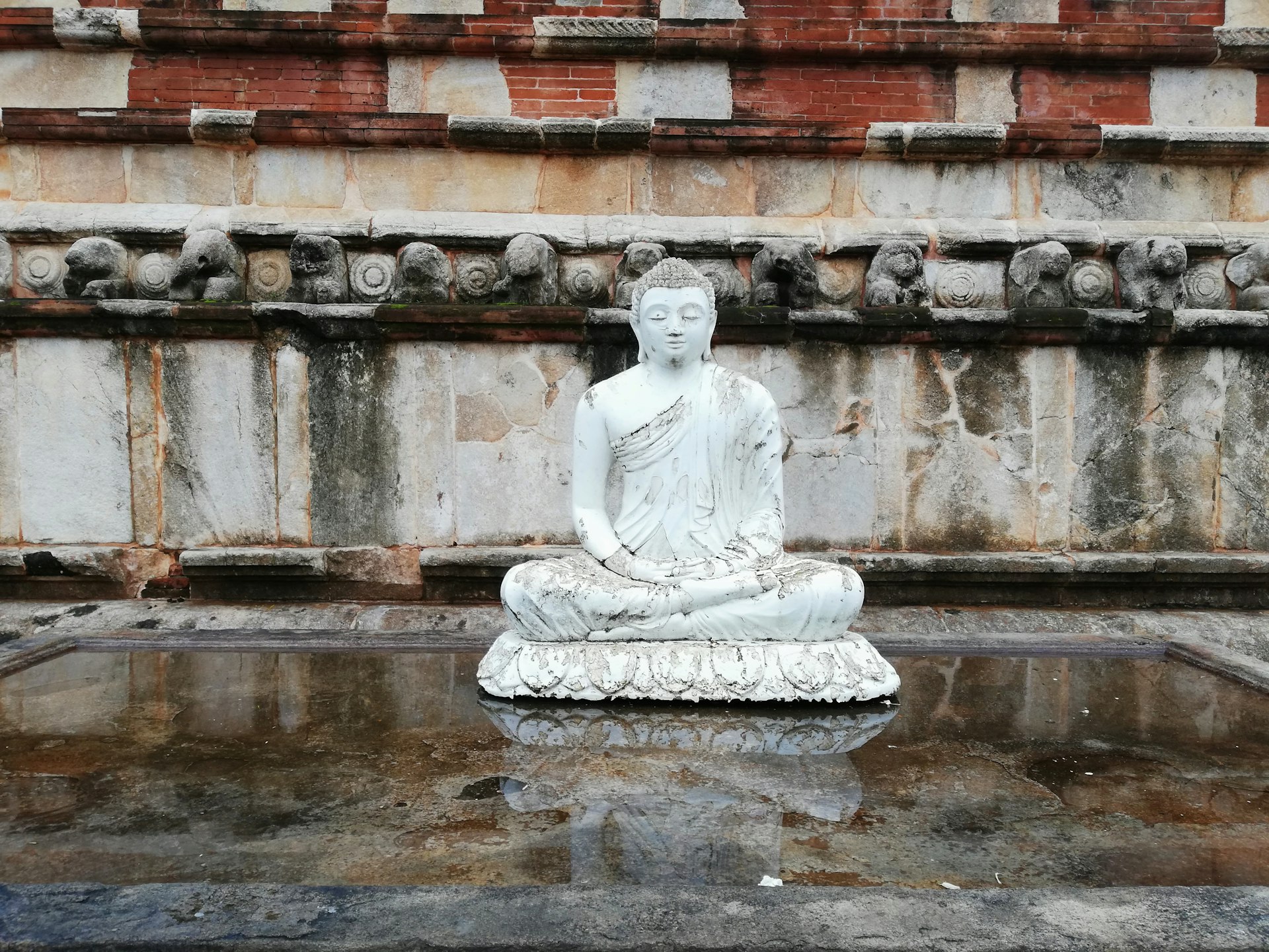Ridi Viharaya Silver Temple — Kurunegala Travel Guide cover illustration