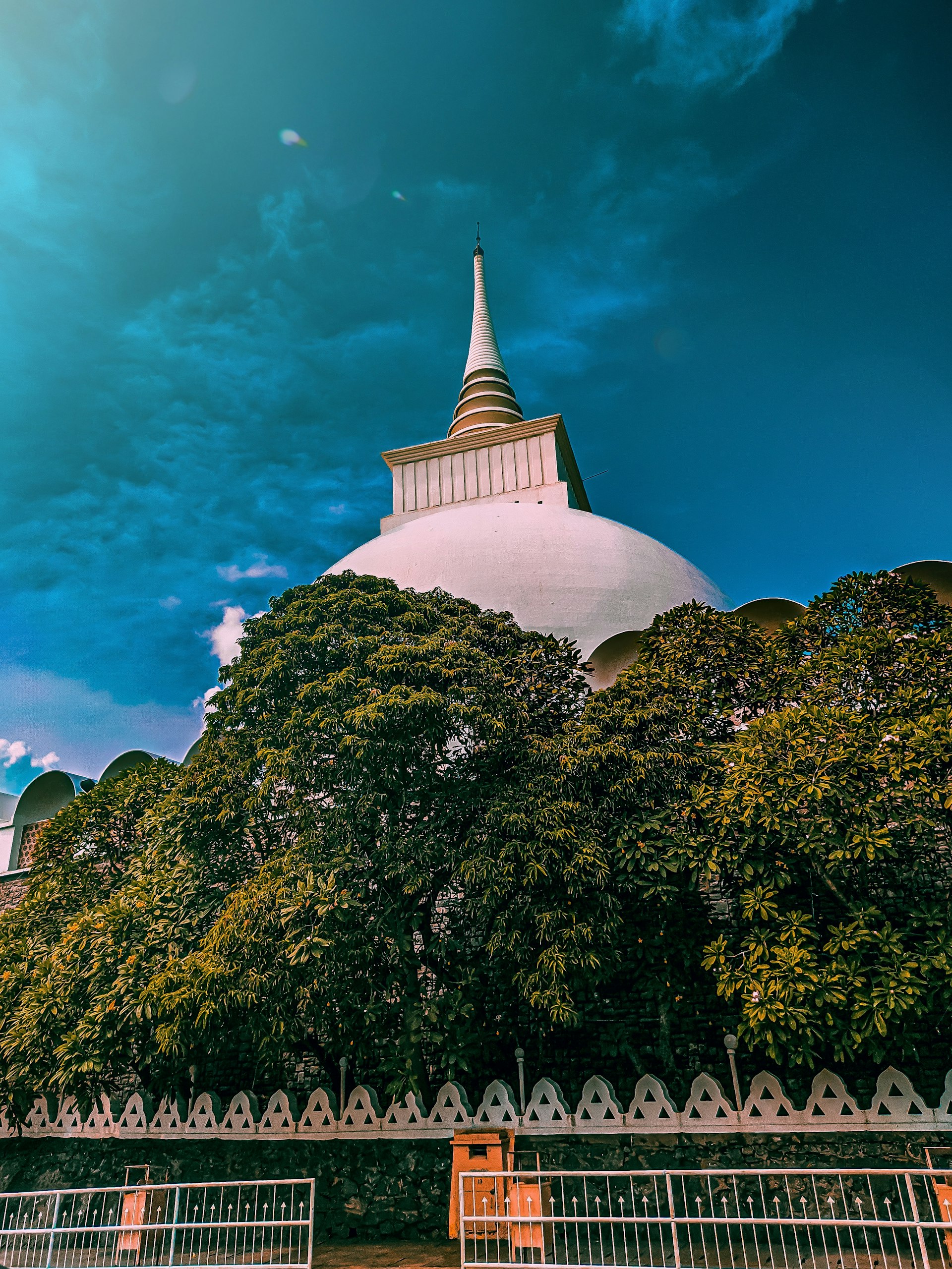 Thuparamaya Dagoba — Anuradhapura Travel Guide cover illustration